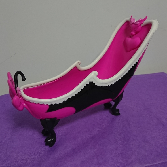Monster high bath tub ect. - Picture 2 of 13